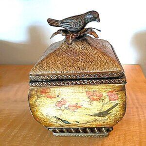 DECORATIVE WOOD BOX WITH BIRD LID
